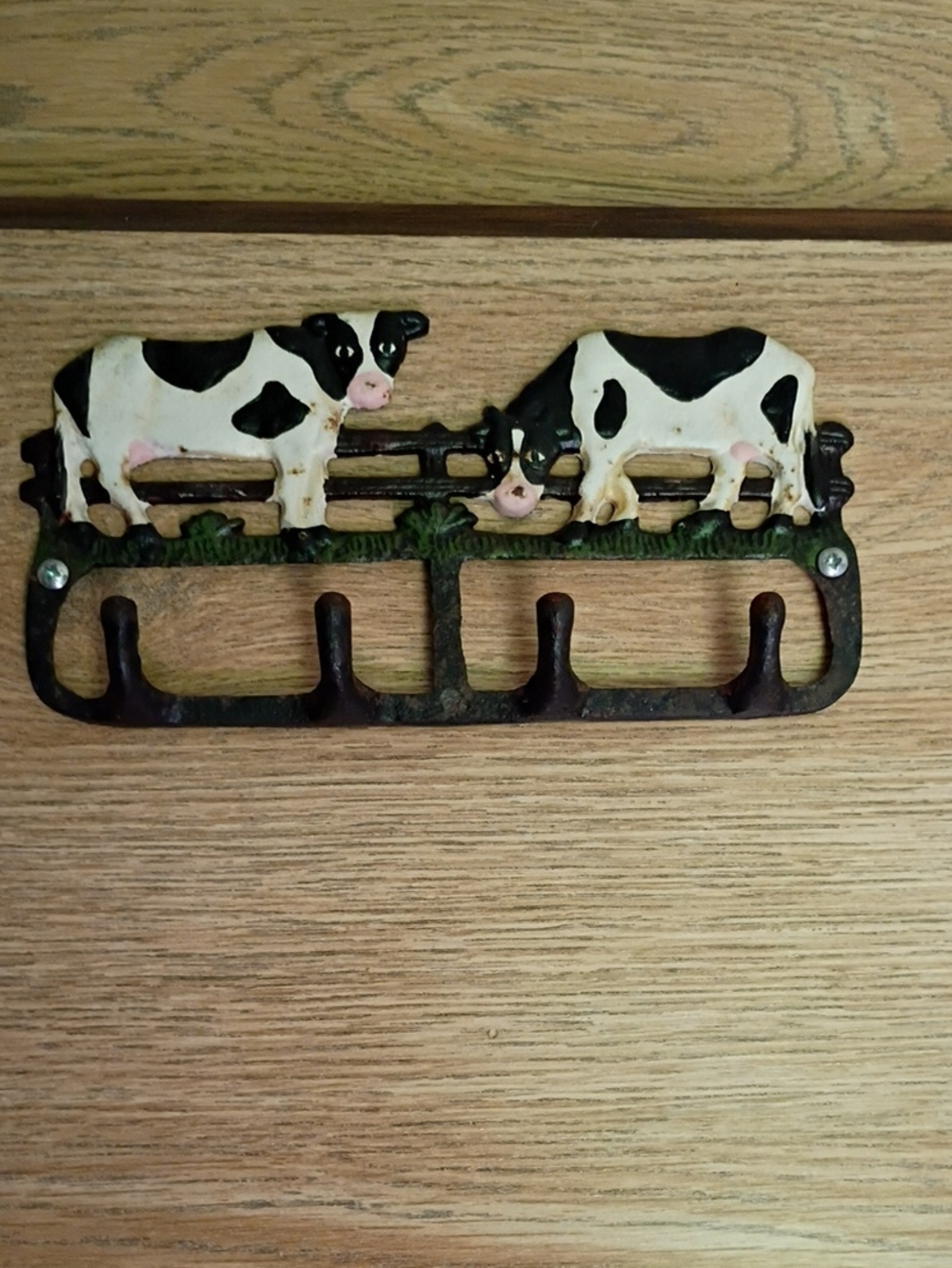 Cast Iron Cow Hook Wall Rack - White and Black Decorative Key Holder